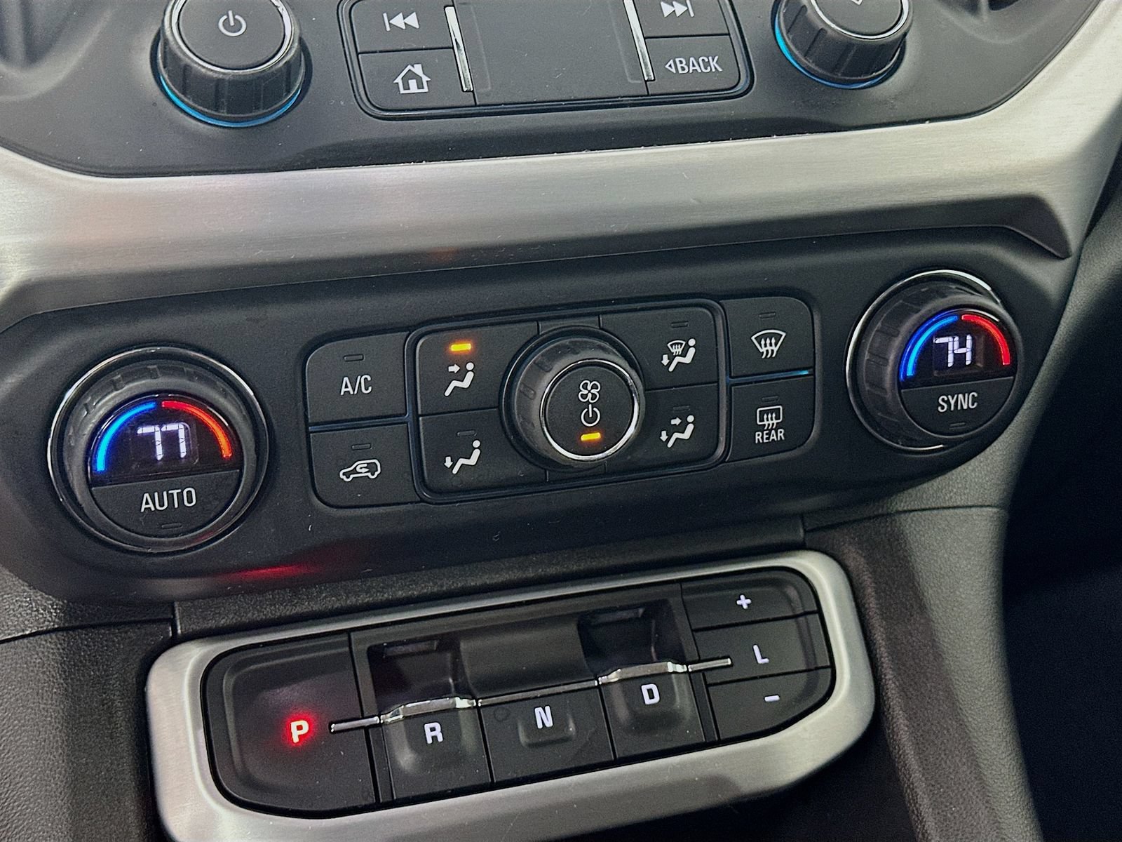 Used 2021 GMC Acadia SLE w/ Driver Convenience Package FWD image 26
