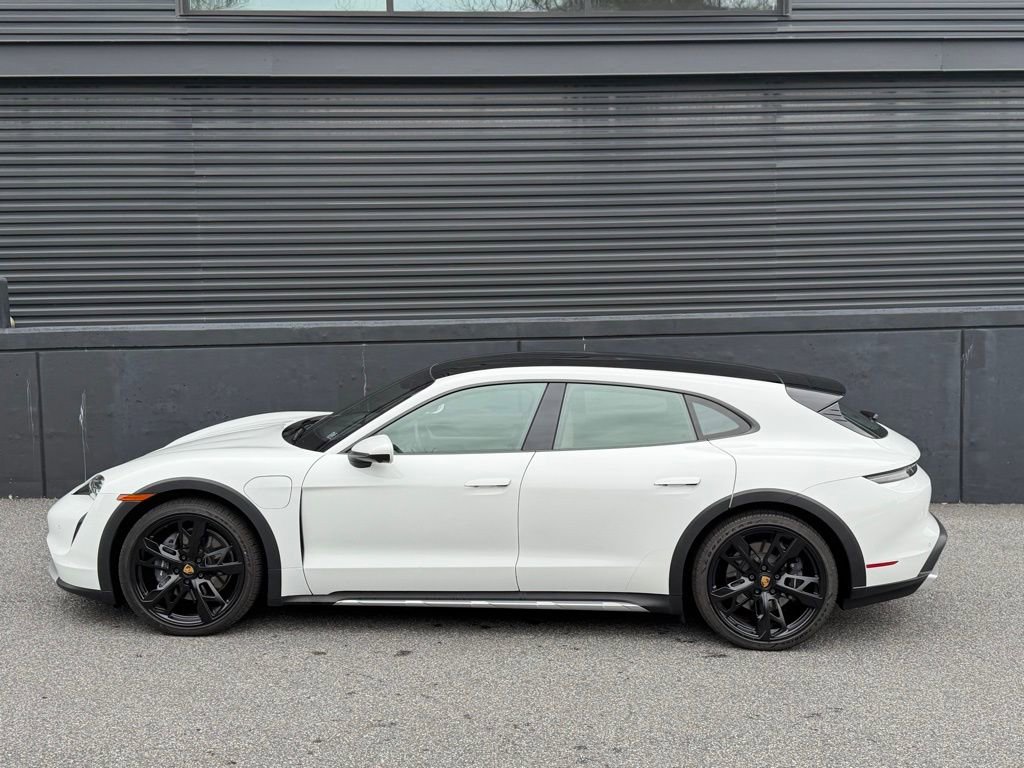 Certified 2022 Porsche Taycan 4 Cross Turismo image 7