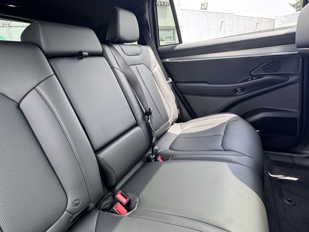 New 2025 Jeep Wagoneer Limited image 22