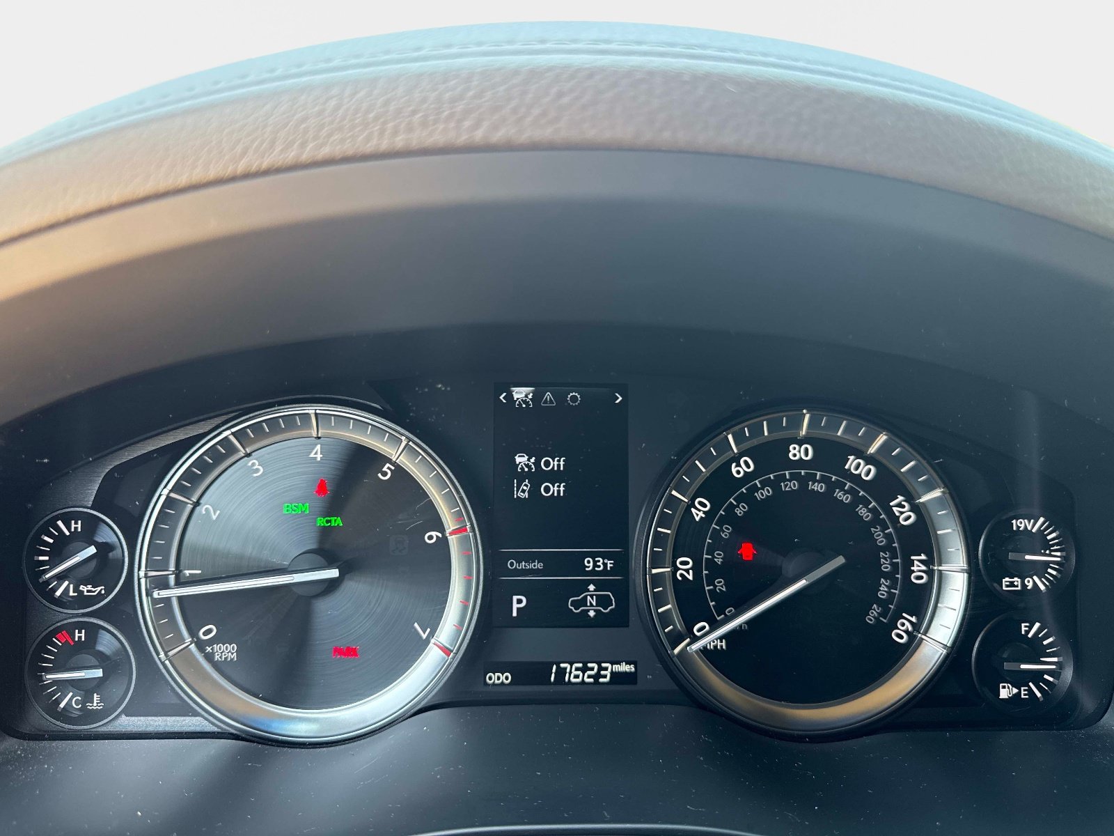 Used 2020 Lexus LX 570 4WD w/ 3rd Row & Luxury Pkg image 22