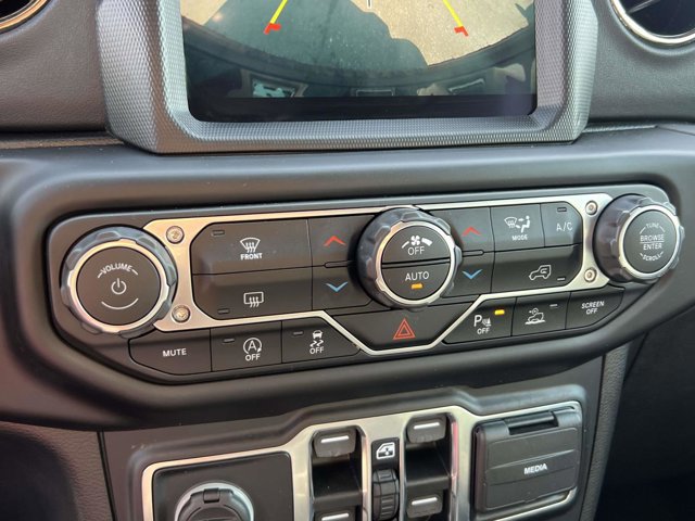 Certified 2021 Jeep Wrangler Unlimited Sahara AWD/4WD image 28