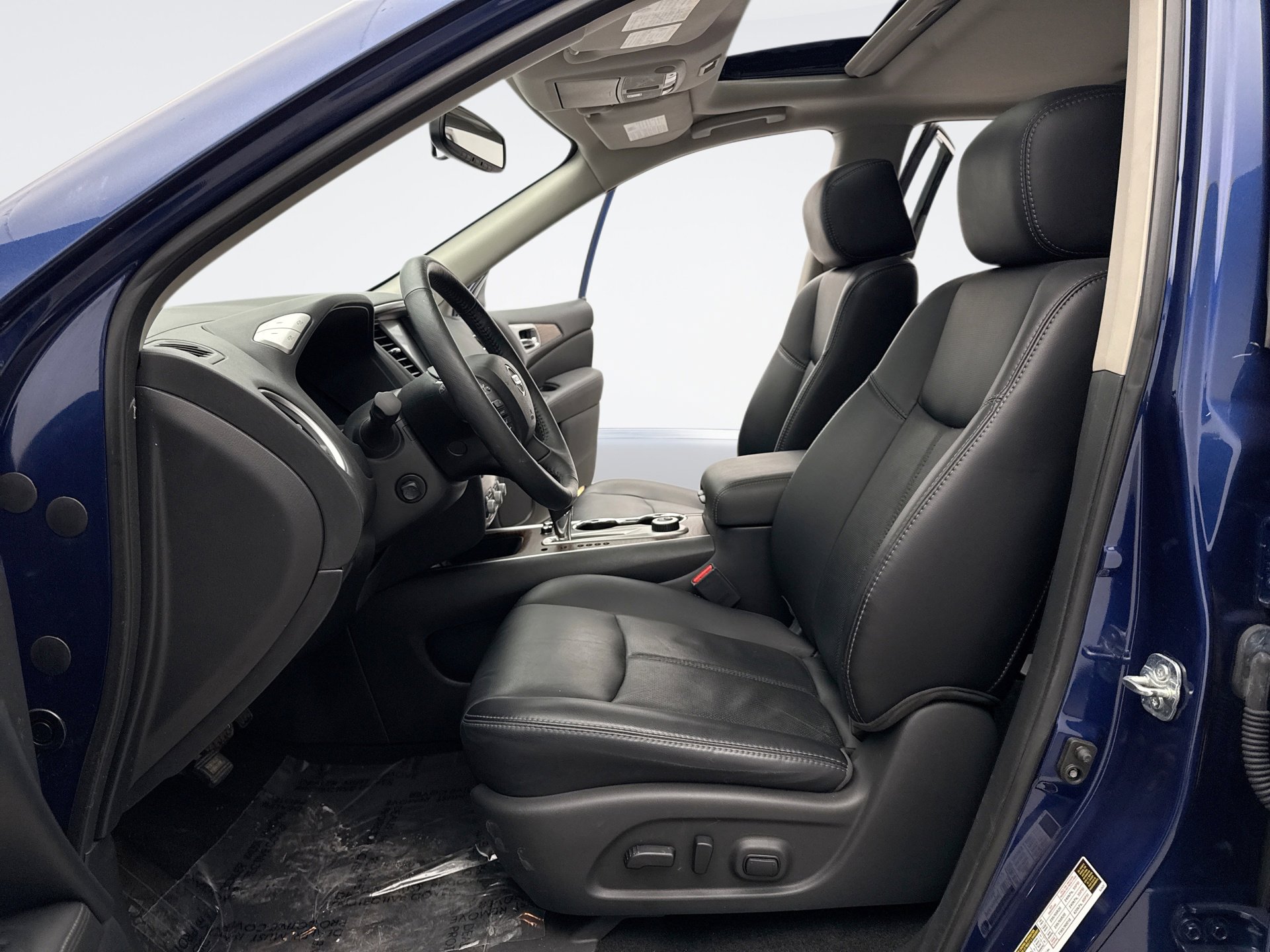 Used 2019 Nissan Pathfinder Platinum image 11