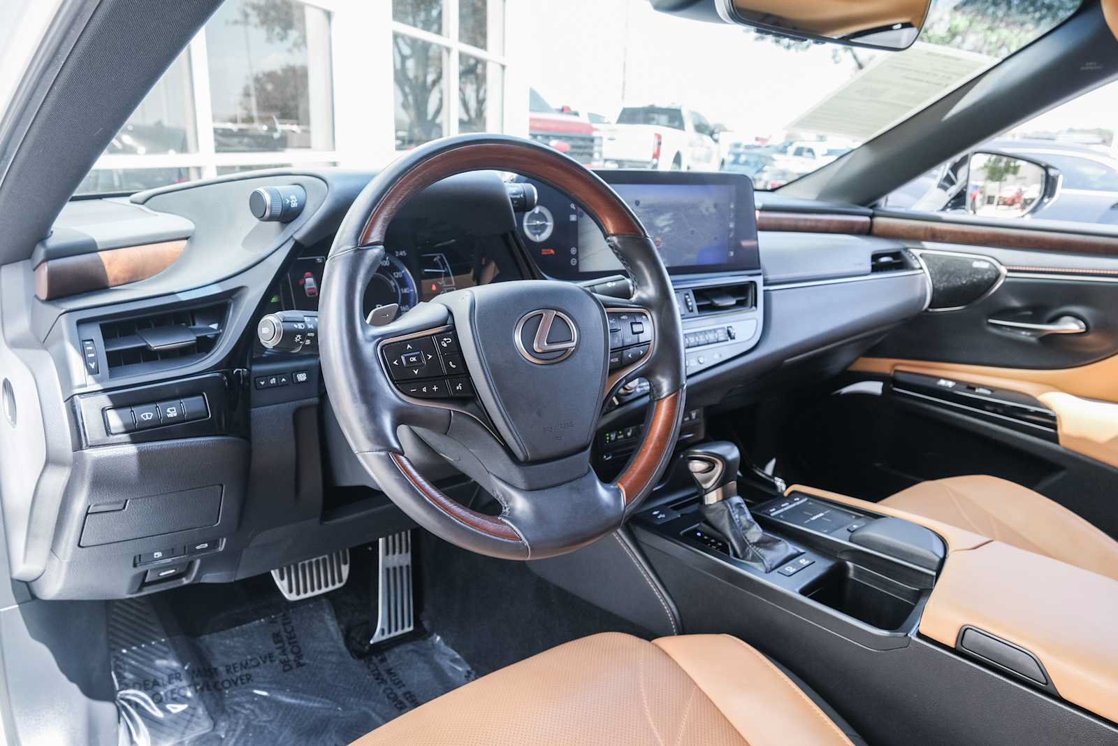 Used 2022 Lexus ES 300h Ultra Luxury w/ Accessory Package 2 FWD image 21