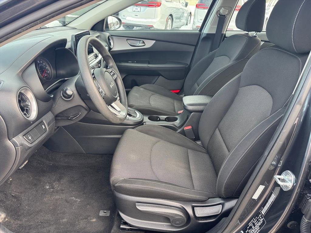 Used 2022 Kia Forte LXS image 3