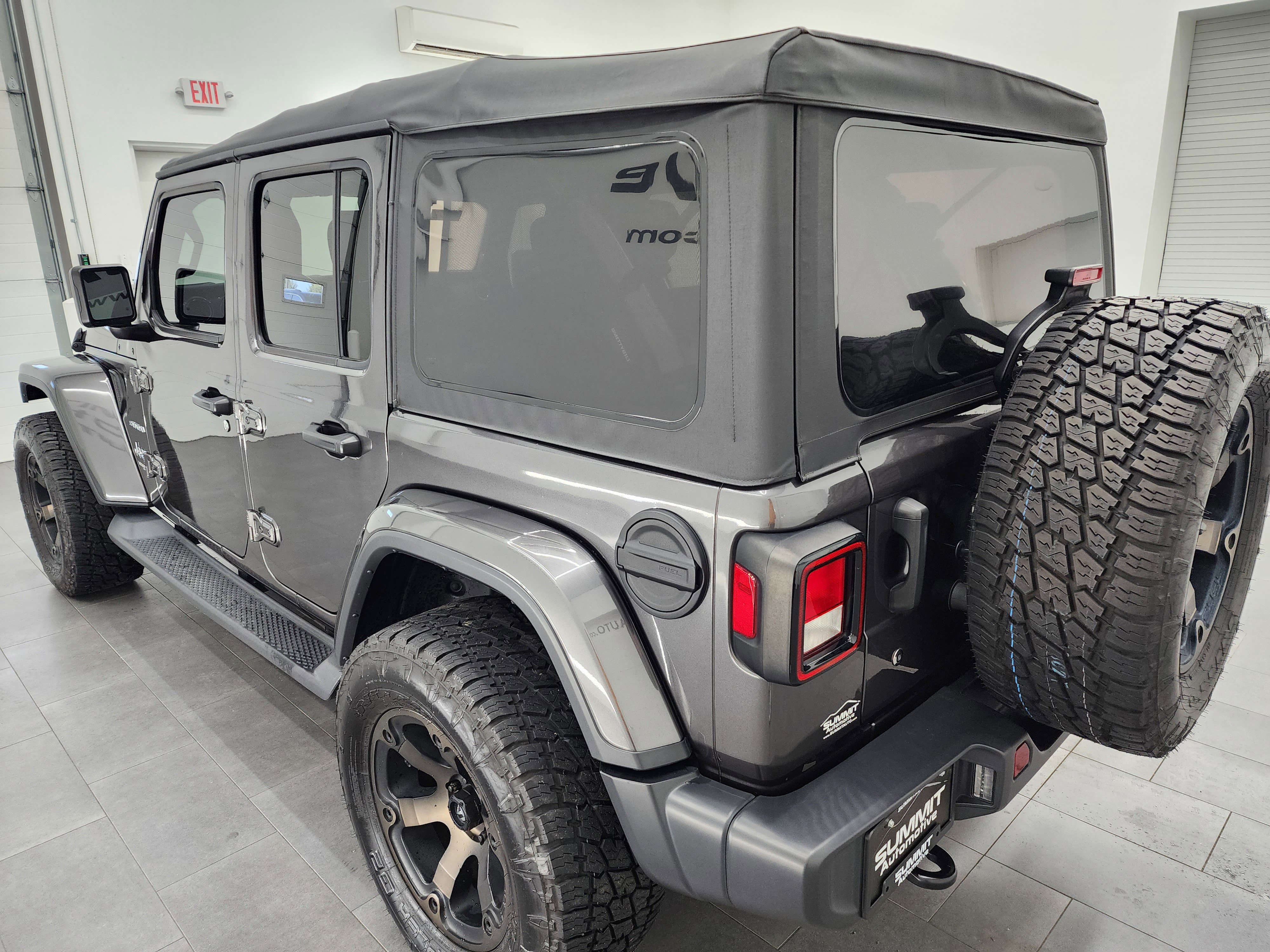 Used 2018 Jeep Wrangler Unlimited Sahara image 5