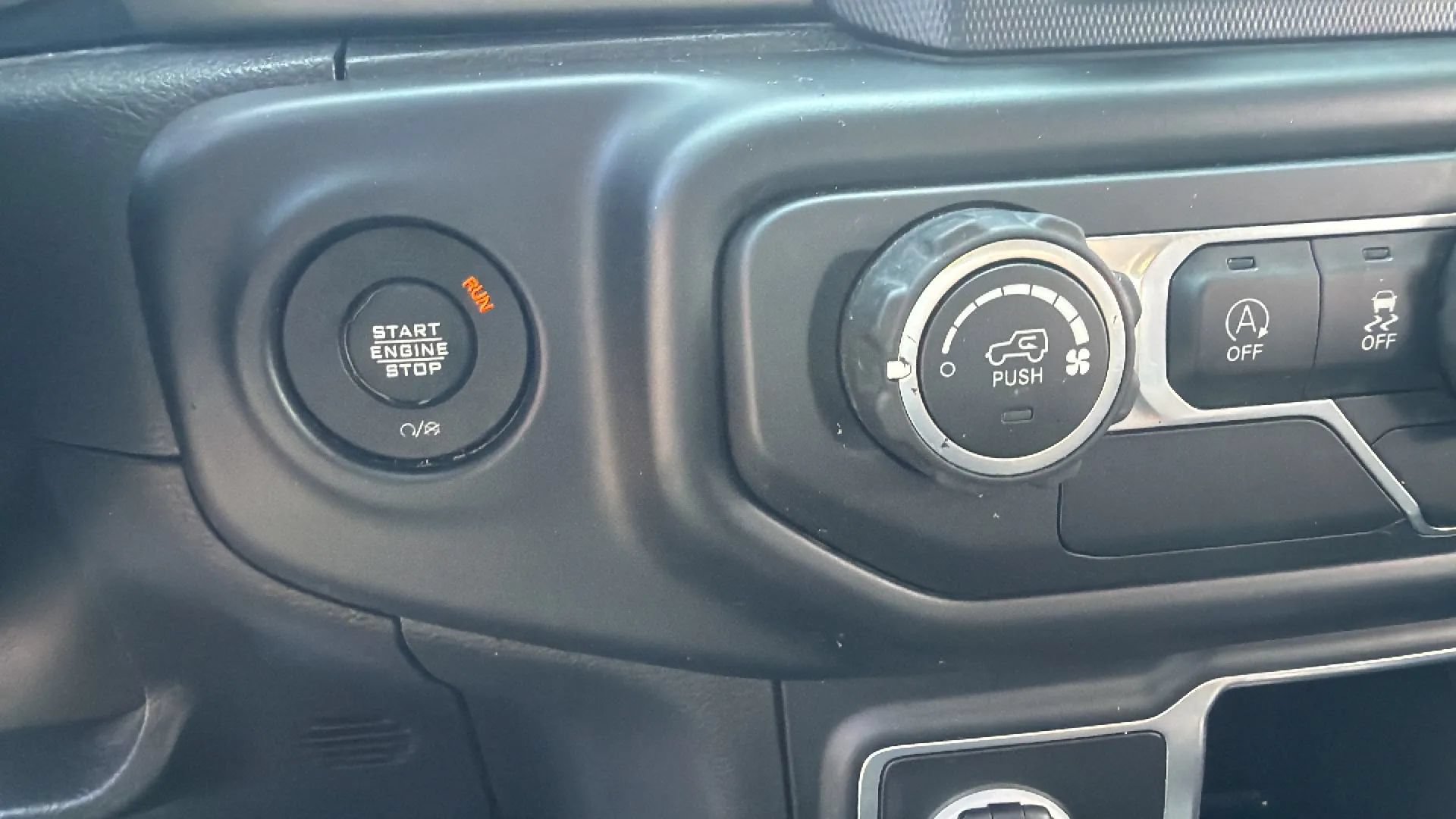 Used 2020 Jeep Wrangler Sport AWD/4WD image 22