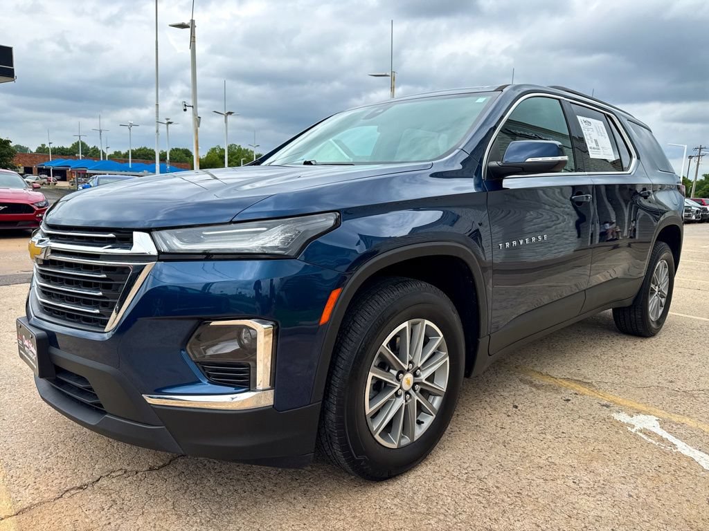 Used 2023 Chevrolet Traverse LT w/ LPO, Floor Liner Package FWD image 3