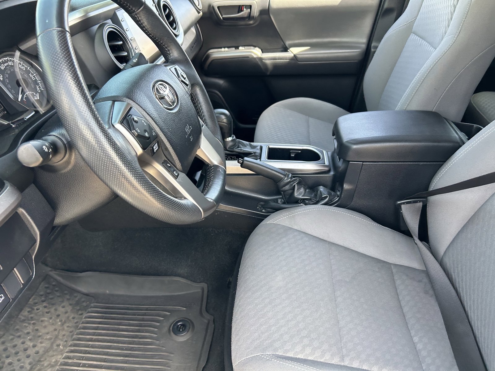 Used 2023 Toyota Tacoma SR5 AWD/4WD image 27