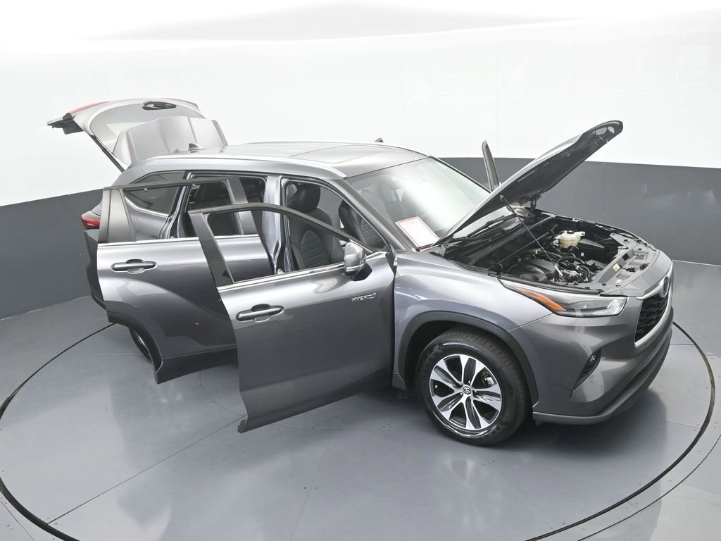 Used 2021 Toyota Highlander XLE FWD image 70