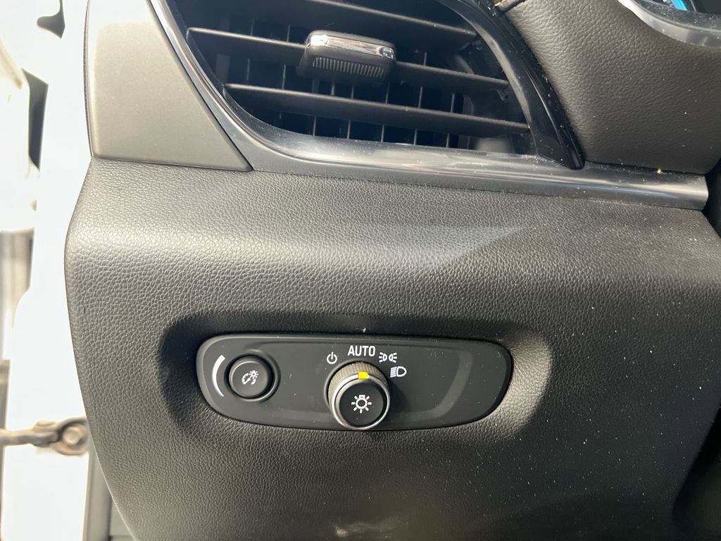 Used 2020 Chevrolet Traverse LS image 16