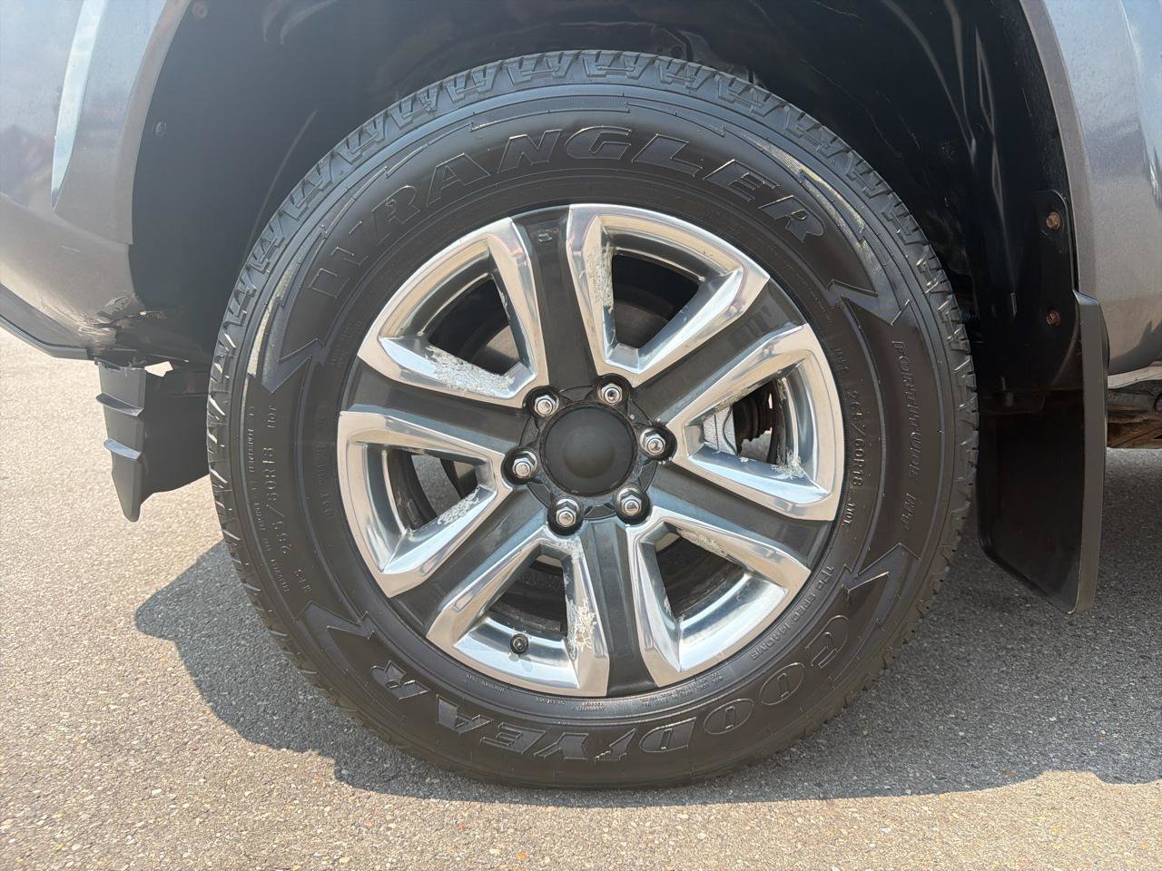 Used 2017 Toyota Tacoma Limited w/ Tow Package AWD/4WD image 23
