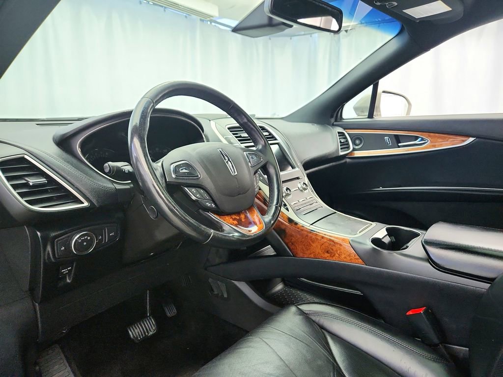 Used 2017 Lincoln MKX Reserve w/ Driver Assistance Package image 9