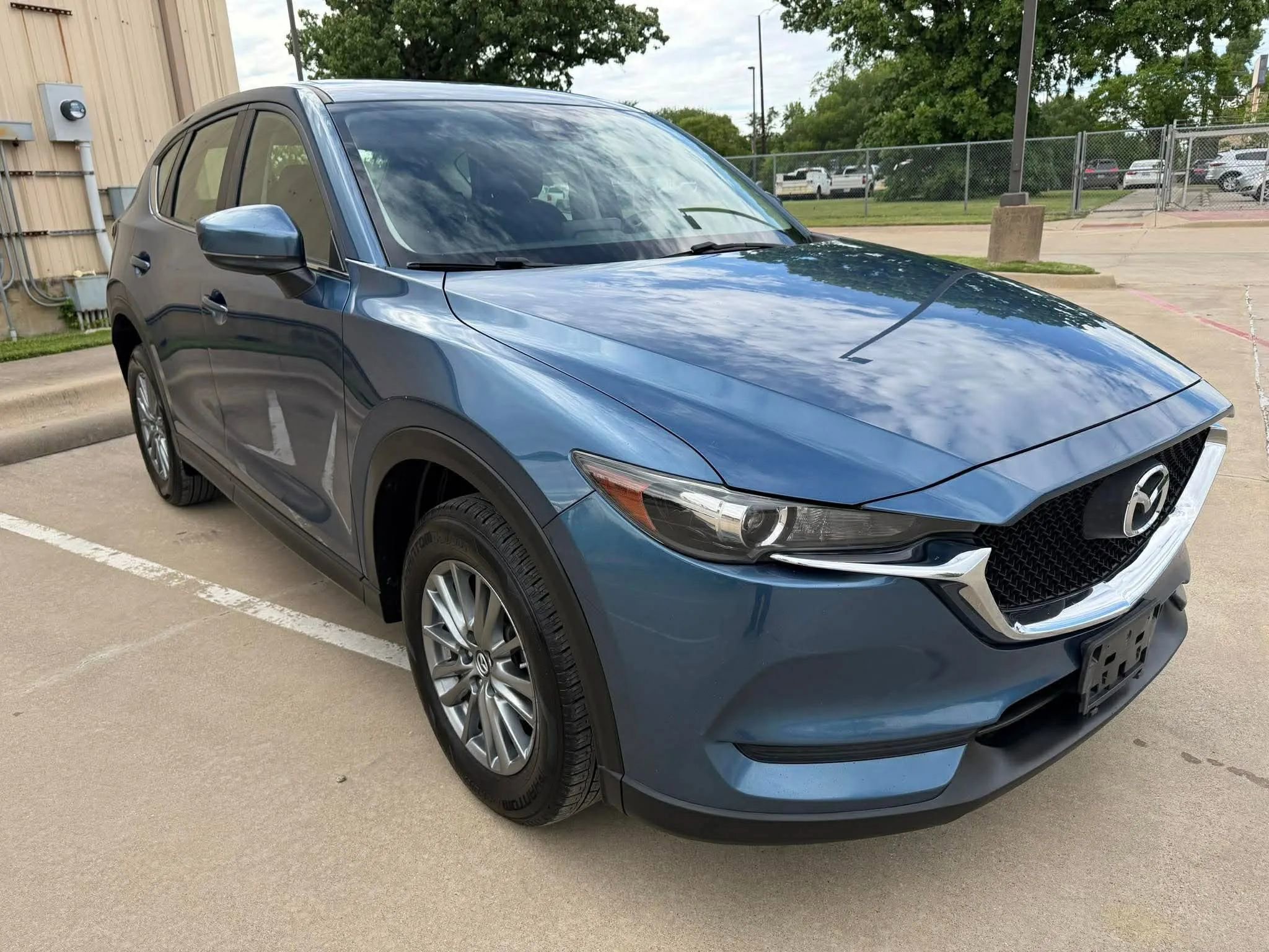 Used 2017 MAZDA CX-5 Sport FWD image 4