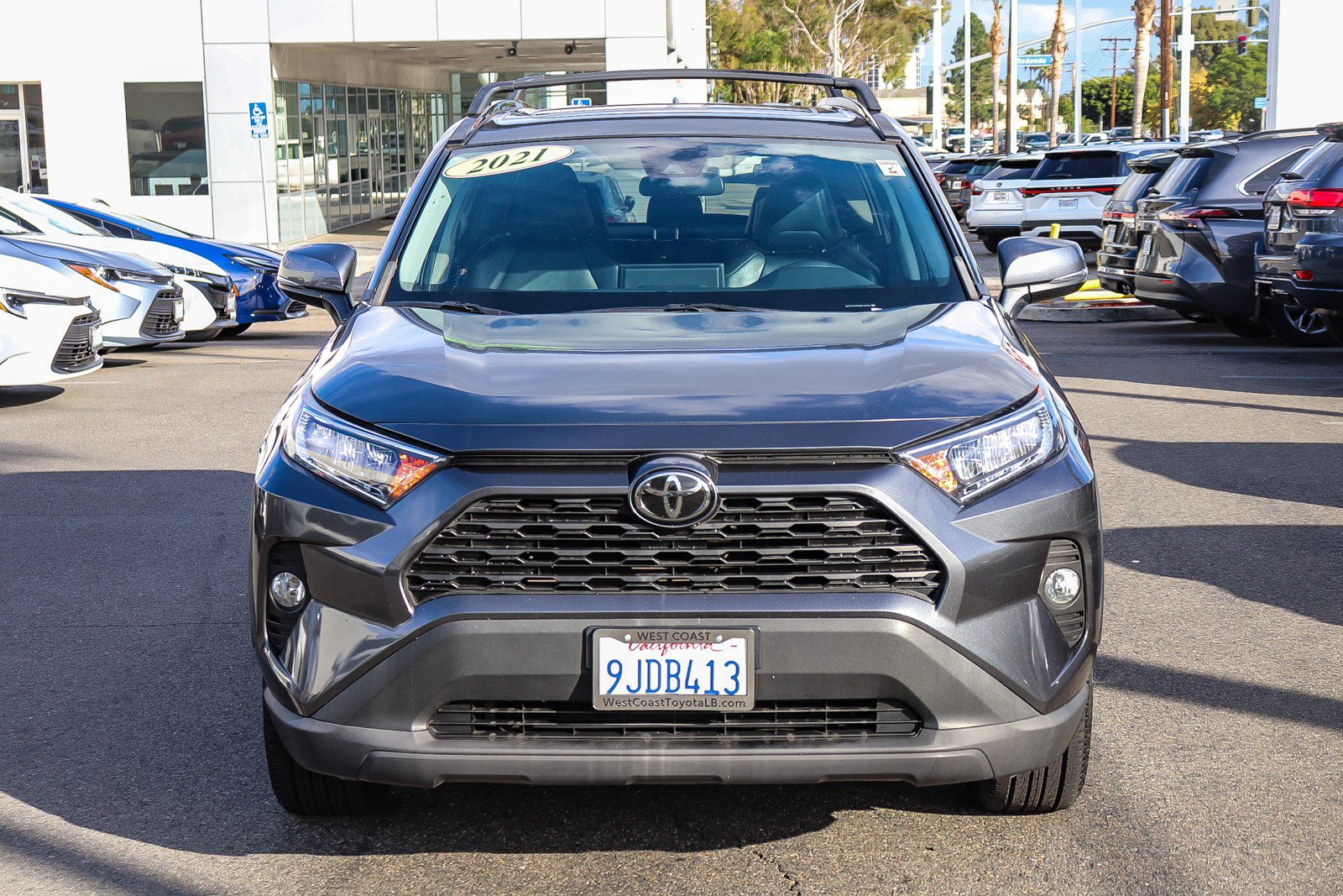 Used 2021 Toyota RAV4 XLE Premium image 2