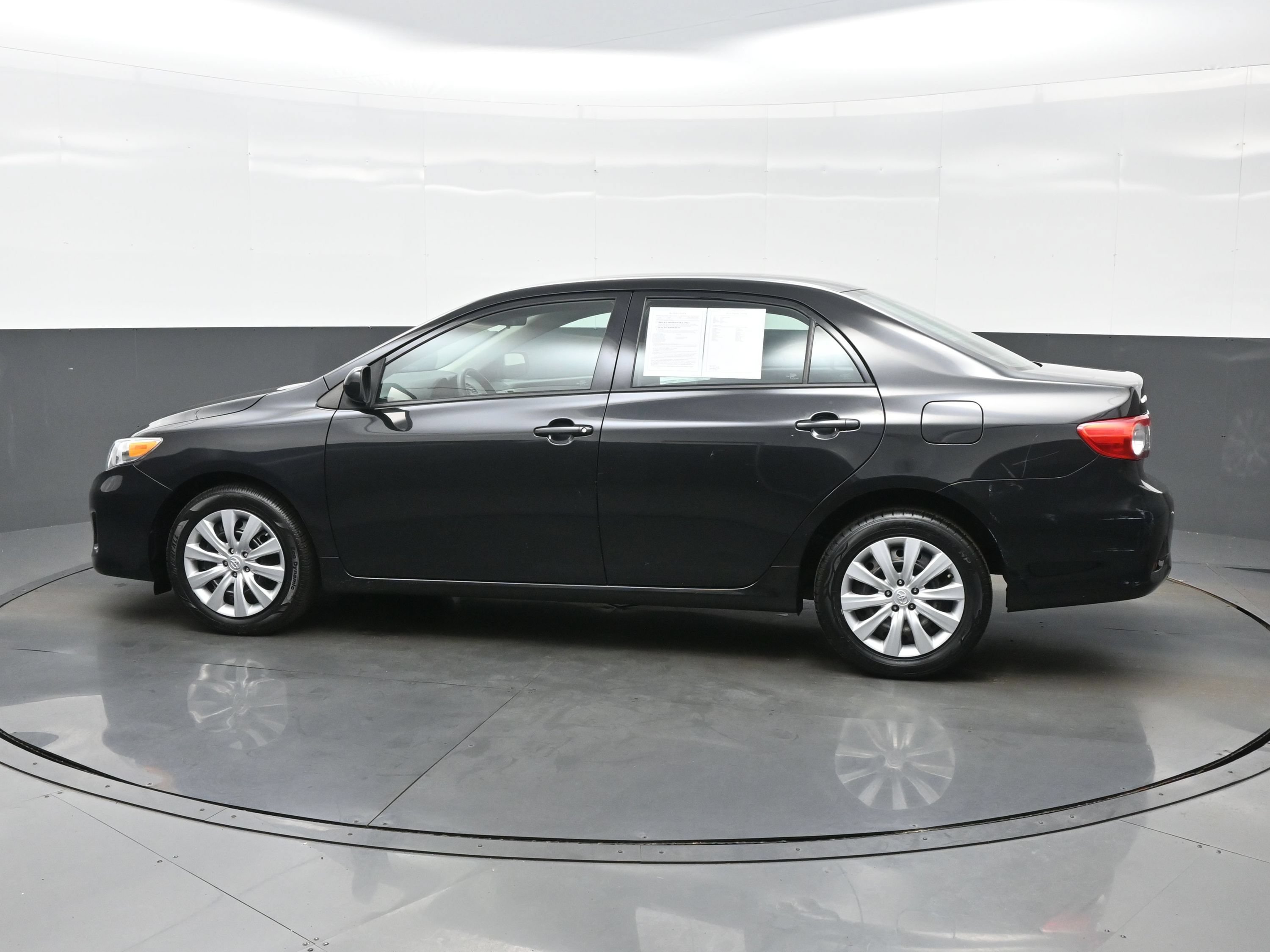 Used 2012 Toyota Corolla LE FWD image 3