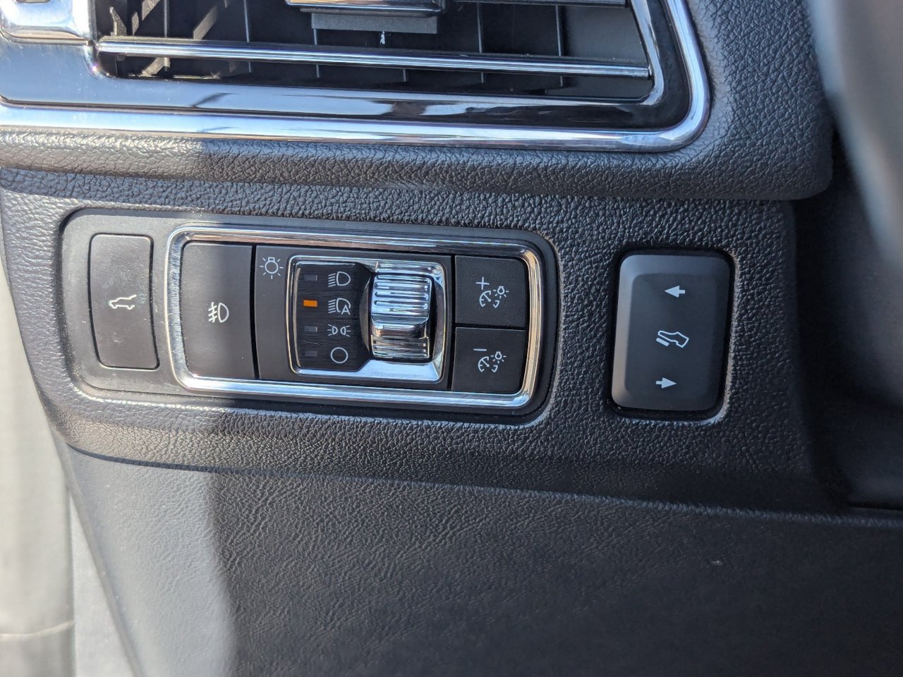 Used 2024 Lincoln Navigator L 4WD image 25