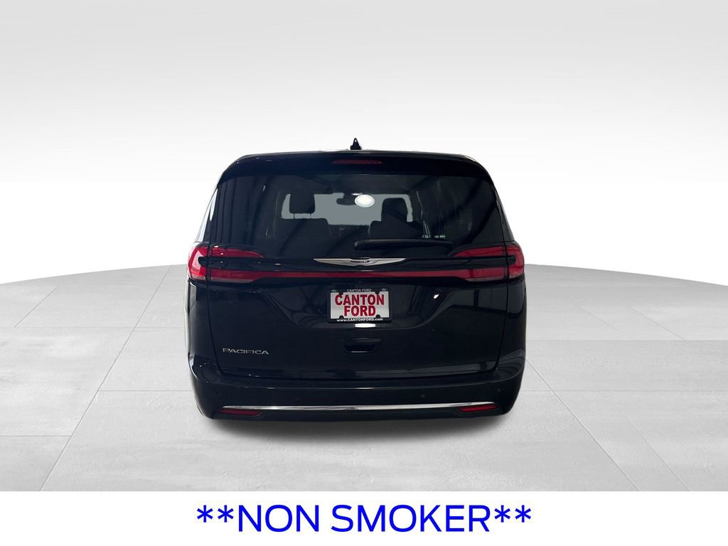 Used 2024 Chrysler Pacifica Touring-L image 6