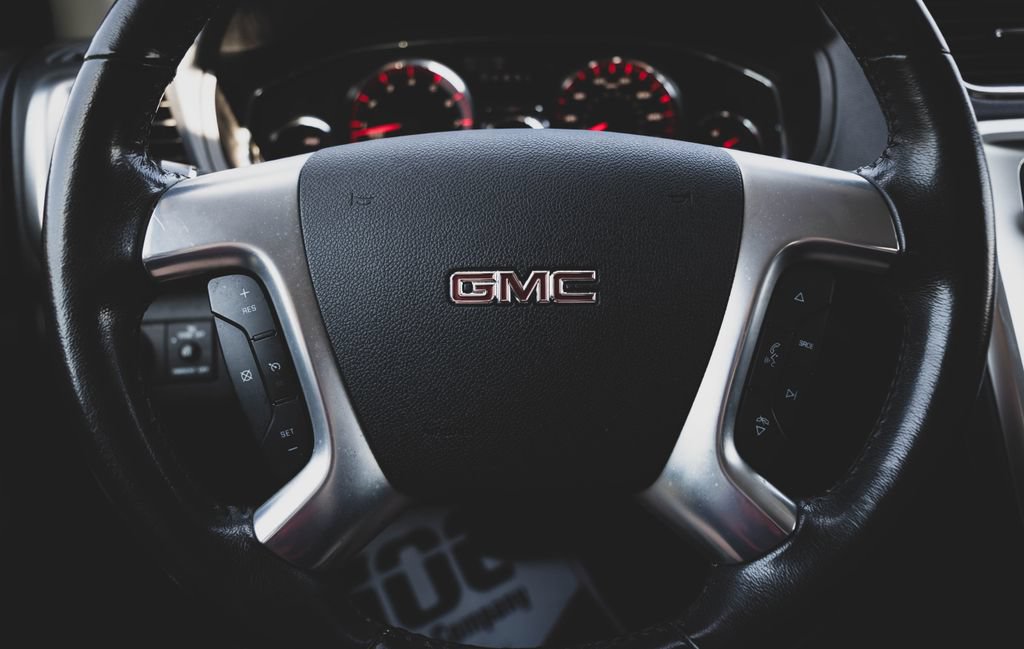 Used 2016 GMC Acadia SLE AWD/4WD image 9