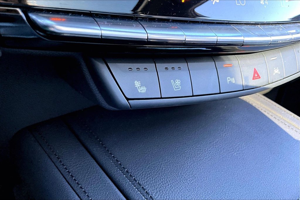 Used 2024 Cadillac XT4 Sport FWD image 24