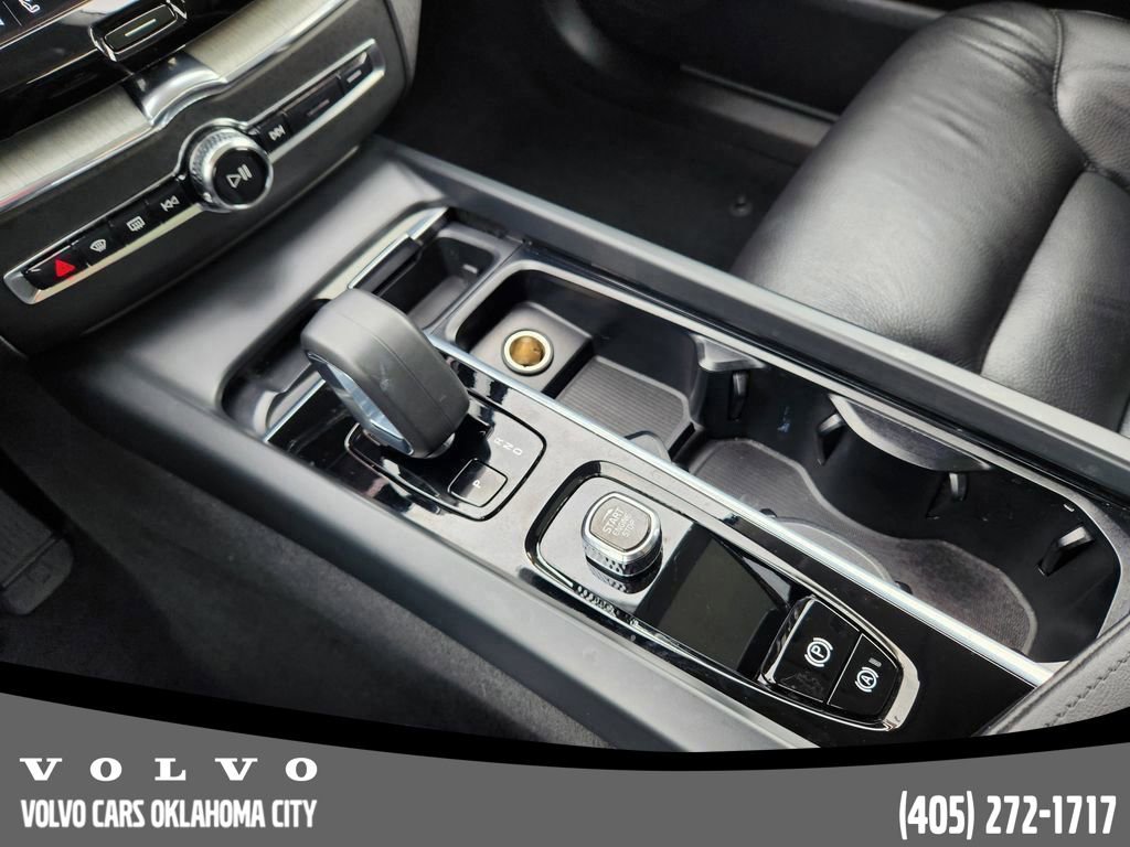 Certified 2025 Volvo XC60 T8 Plus w/ Protection Package Premier image 19