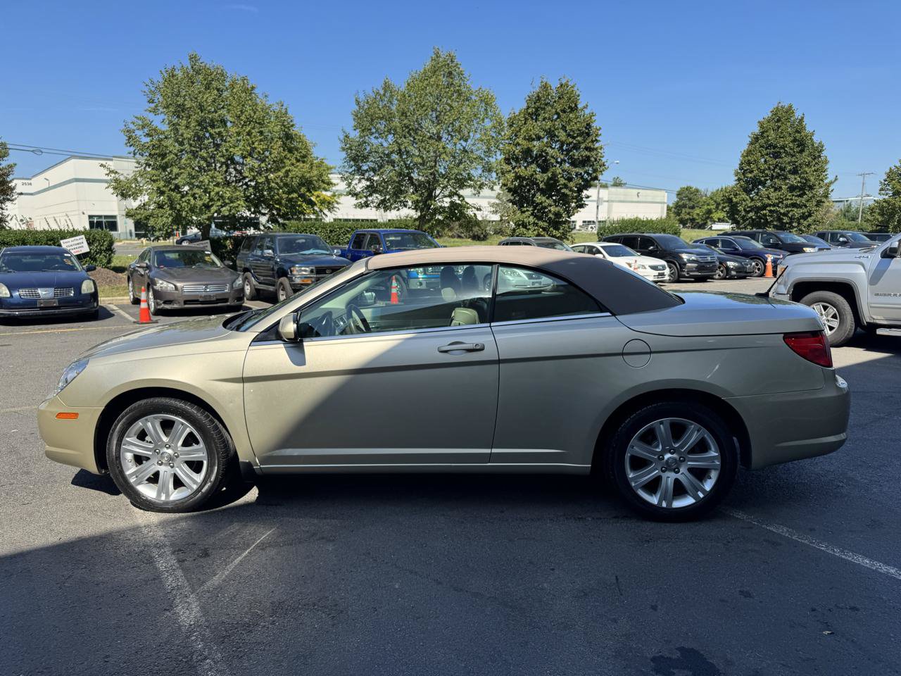 Used 2010 Chrysler Sebring Touring w/ Navigation & Sound Group I FWD image 33