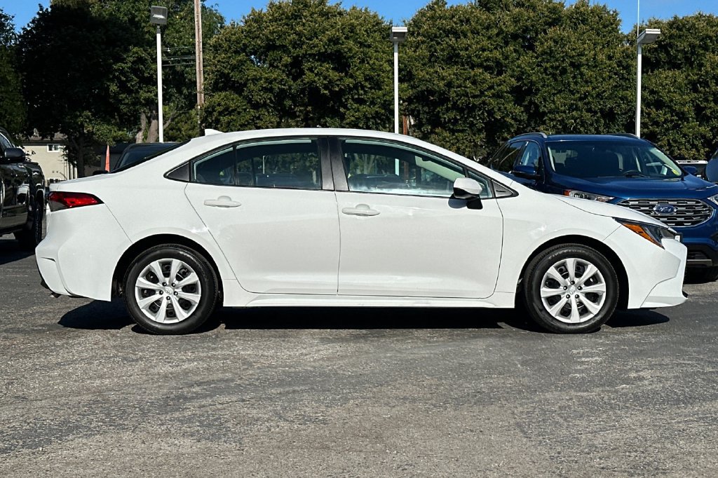 Certified 2025 Toyota Corolla LE FWD image 2