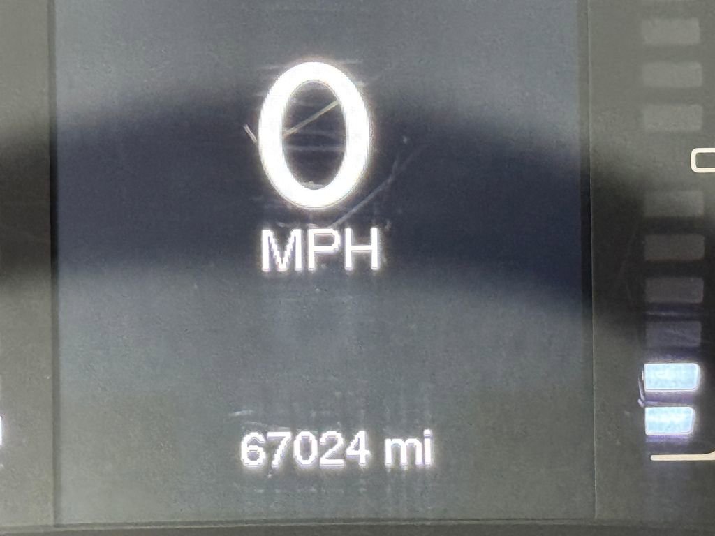 Used 2018 Jeep Cherokee Latitude Plus AWD/4WD image 17