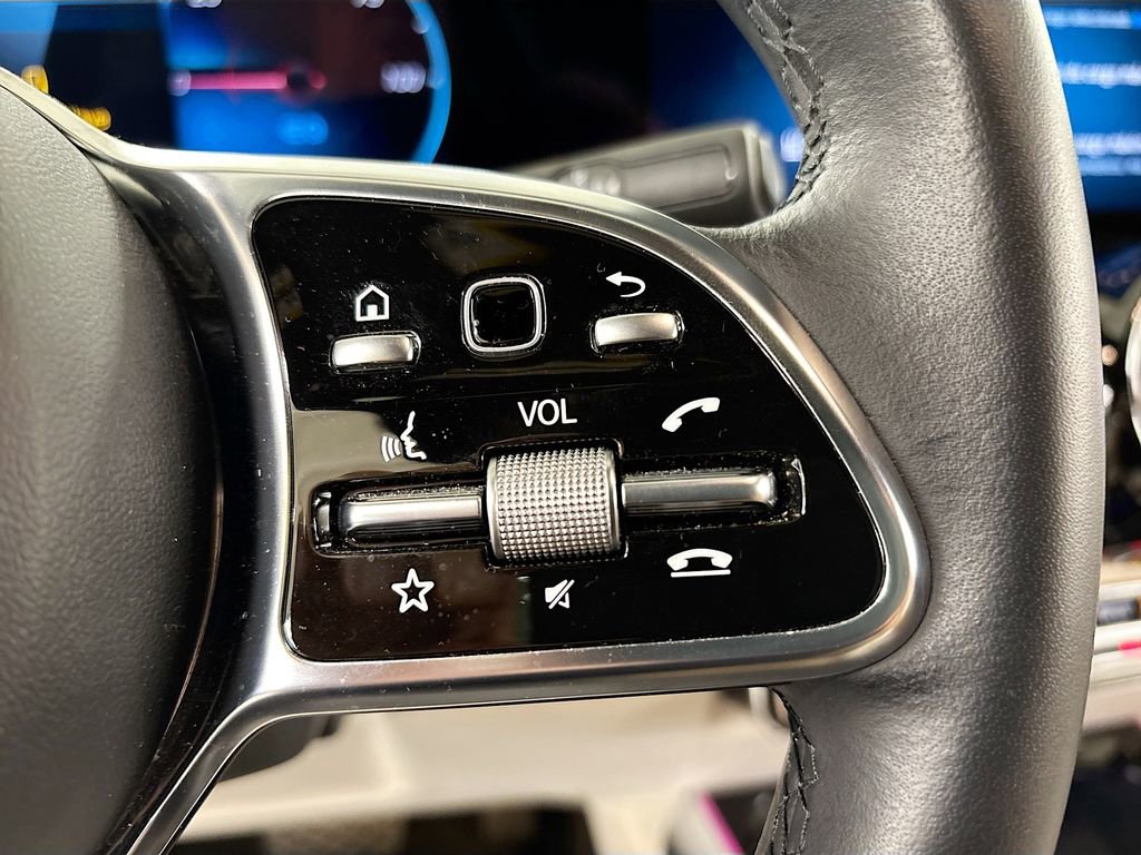 Used 2023 Mercedes-Benz EQB 300 4MATIC image 25