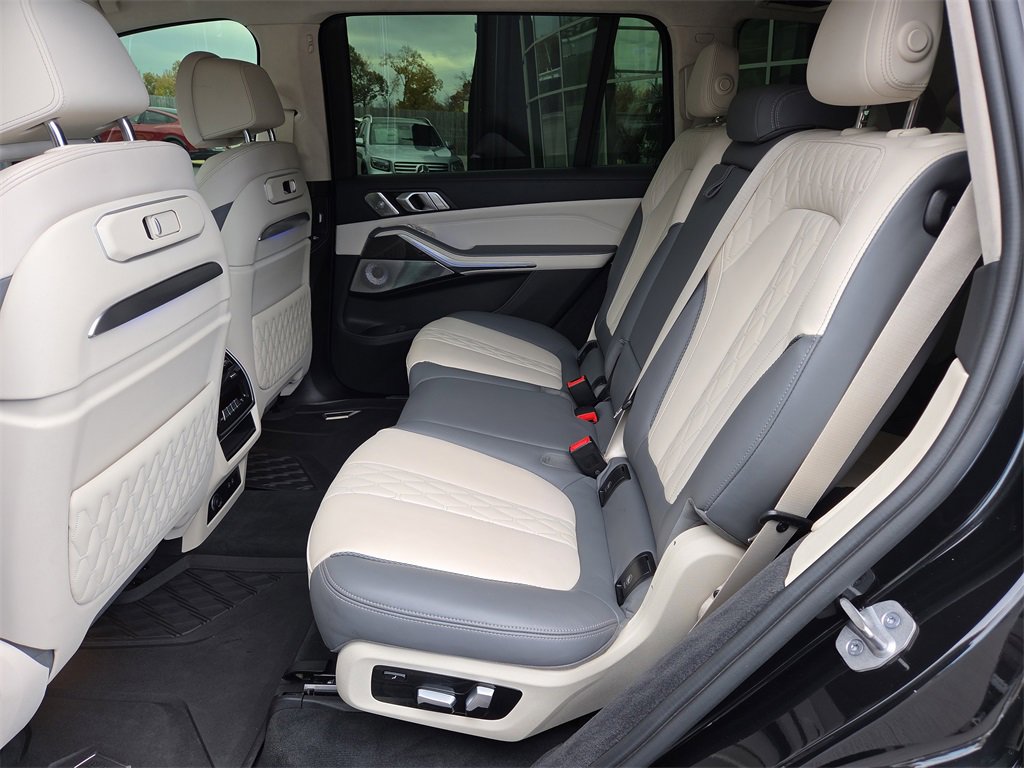Used 2023 BMW X7 M60i w/ Executive Package image 11