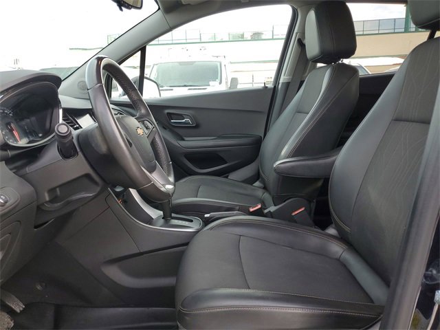 Certified 2022 Chevrolet Trax LT w/ LT Convenience Package image 18