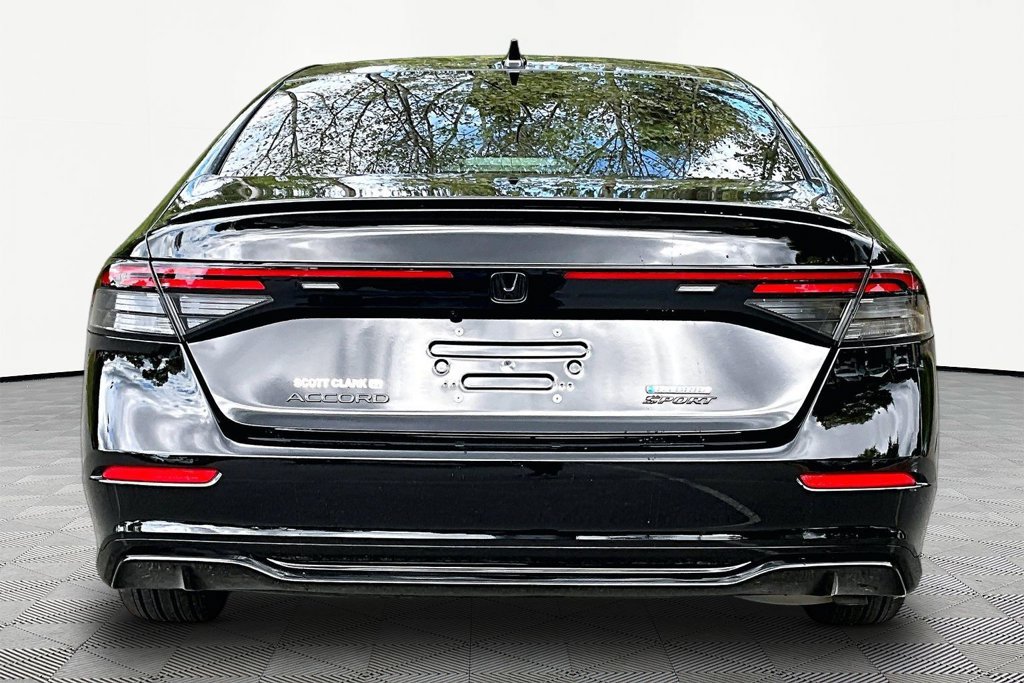 Used 2024 Honda Accord Sport image 7