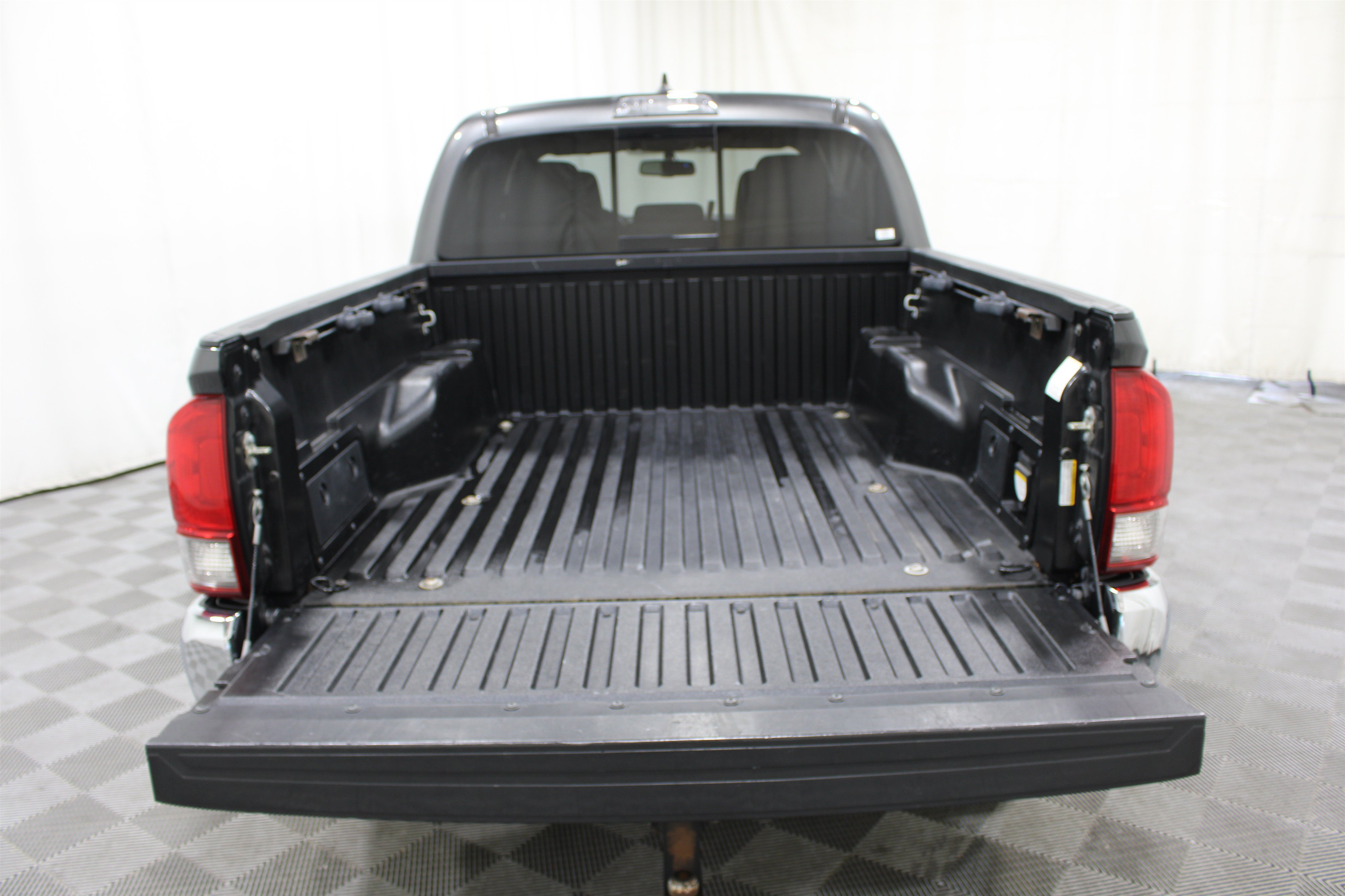 Used 2017 Toyota Tacoma TRD Off-Road w/ Tow Package (A/T) AWD/4WD image 21