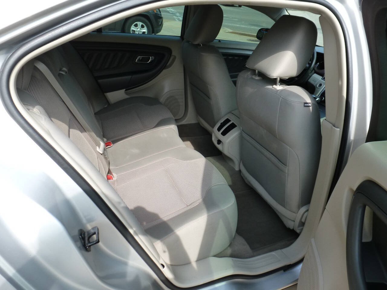 Used 2010 Ford Taurus SEL AWD/4WD image 12
