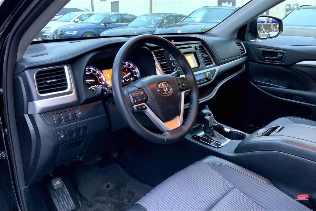 Used 2015 Toyota Highlander LE image 17