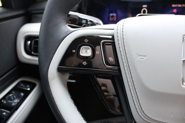New 2026 Lincoln Aviator AWD image 12