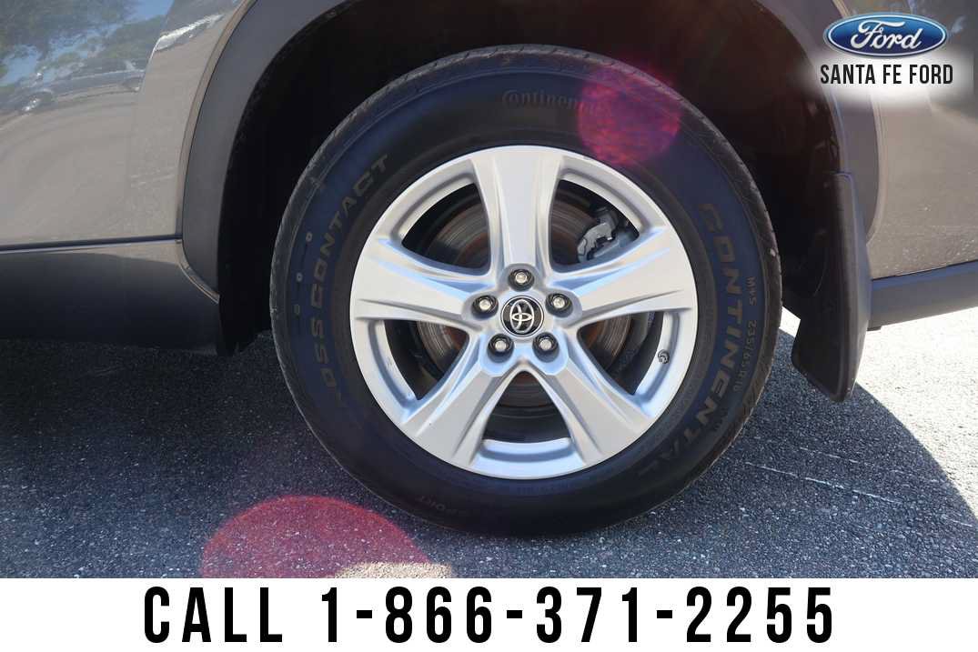 Used 2023 Toyota Highlander LE AWD/4WD image 8