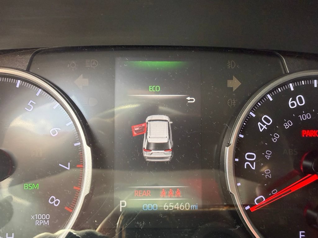 Used 2019 Toyota RAV4 XLE w/ Convenience Package FWD image 3