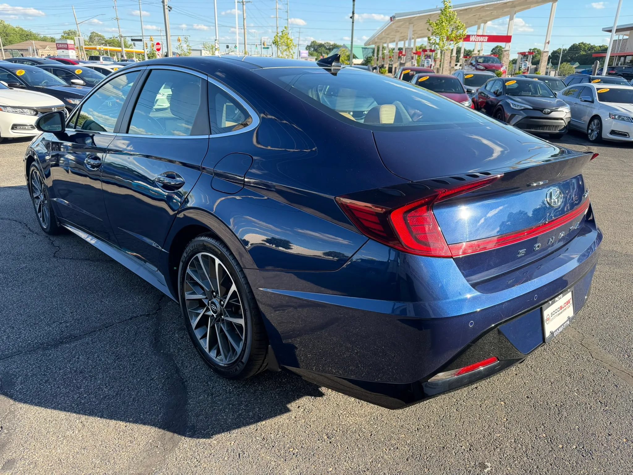 Used 2021 Hyundai Sonata Limited w/ Winter Weather Package FWD image 3