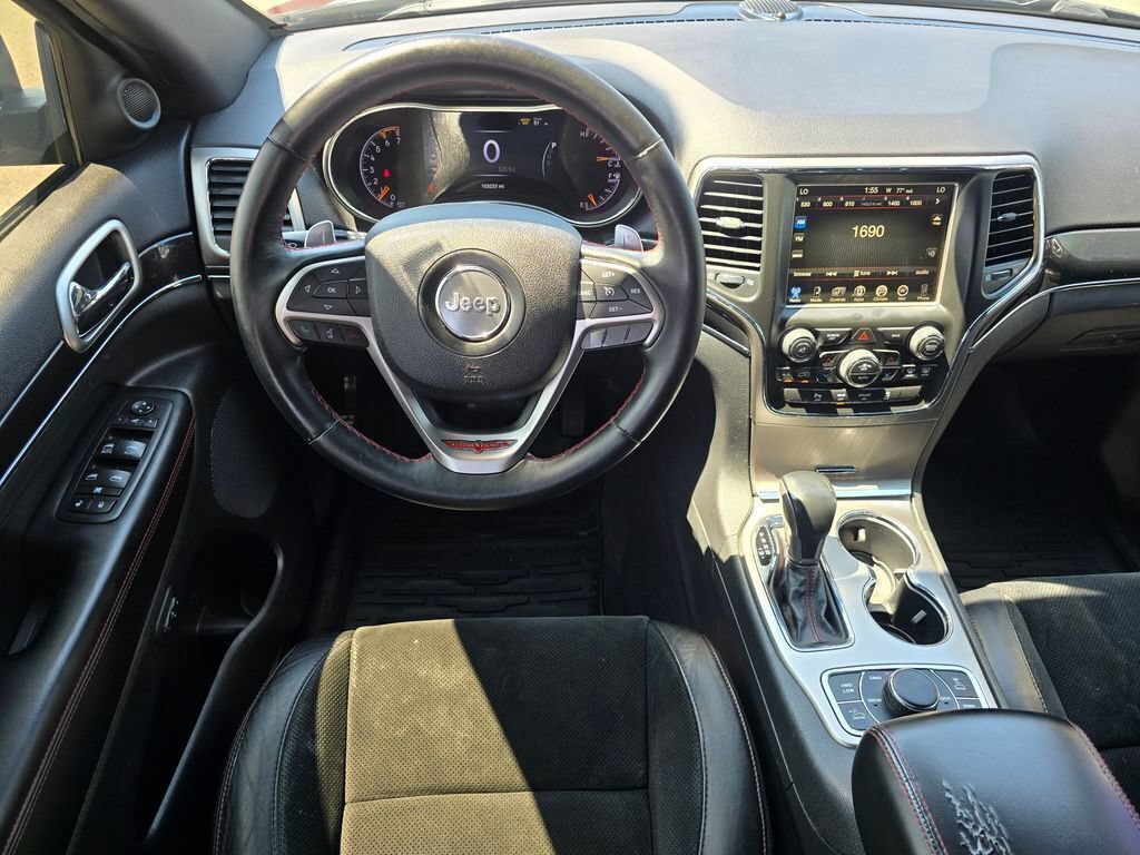 Used 2017 Jeep Grand Cherokee Trailhawk w/ Trailhawk Luxury Group AWD/4WD image 2