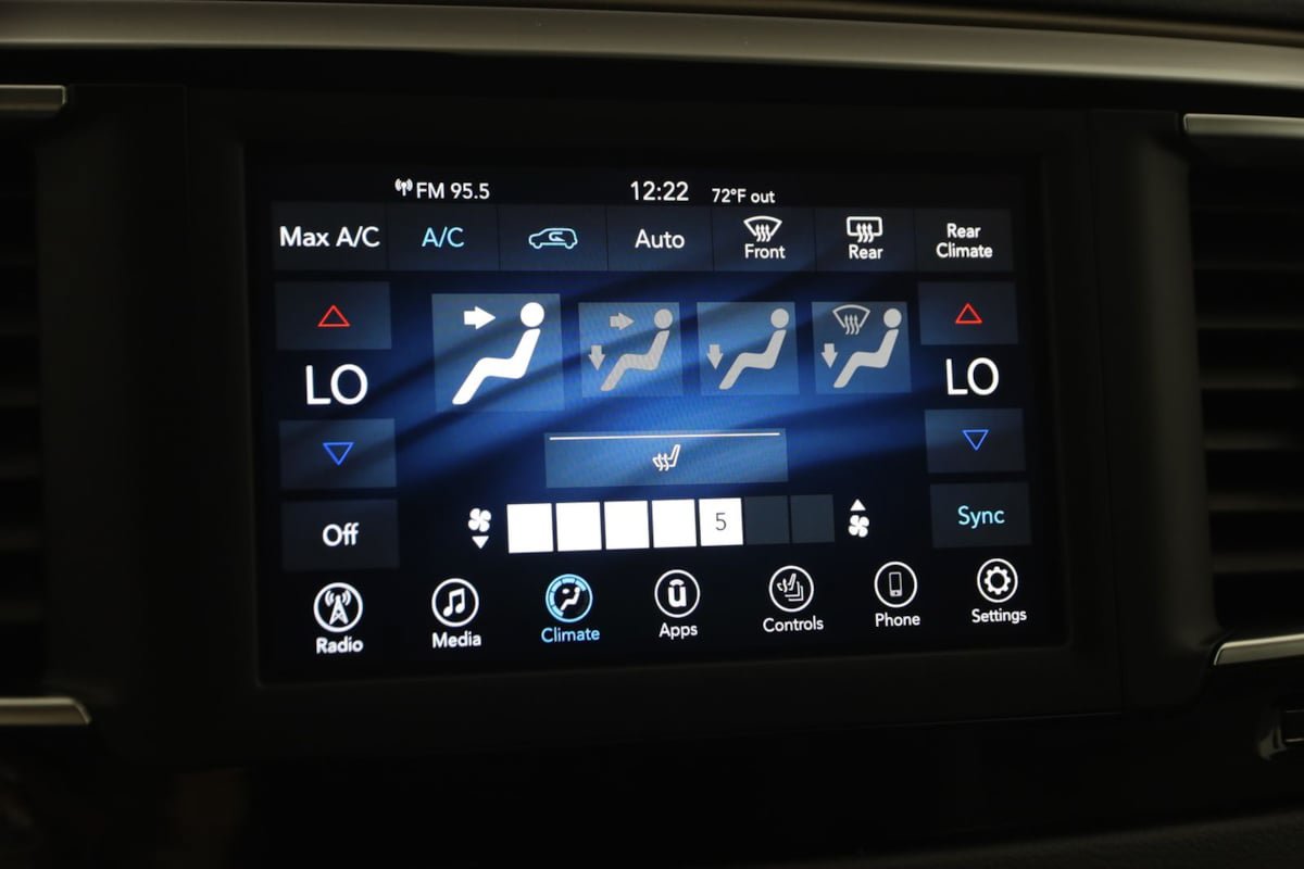 Used 2018 Chrysler Pacifica Touring-L FWD image 30