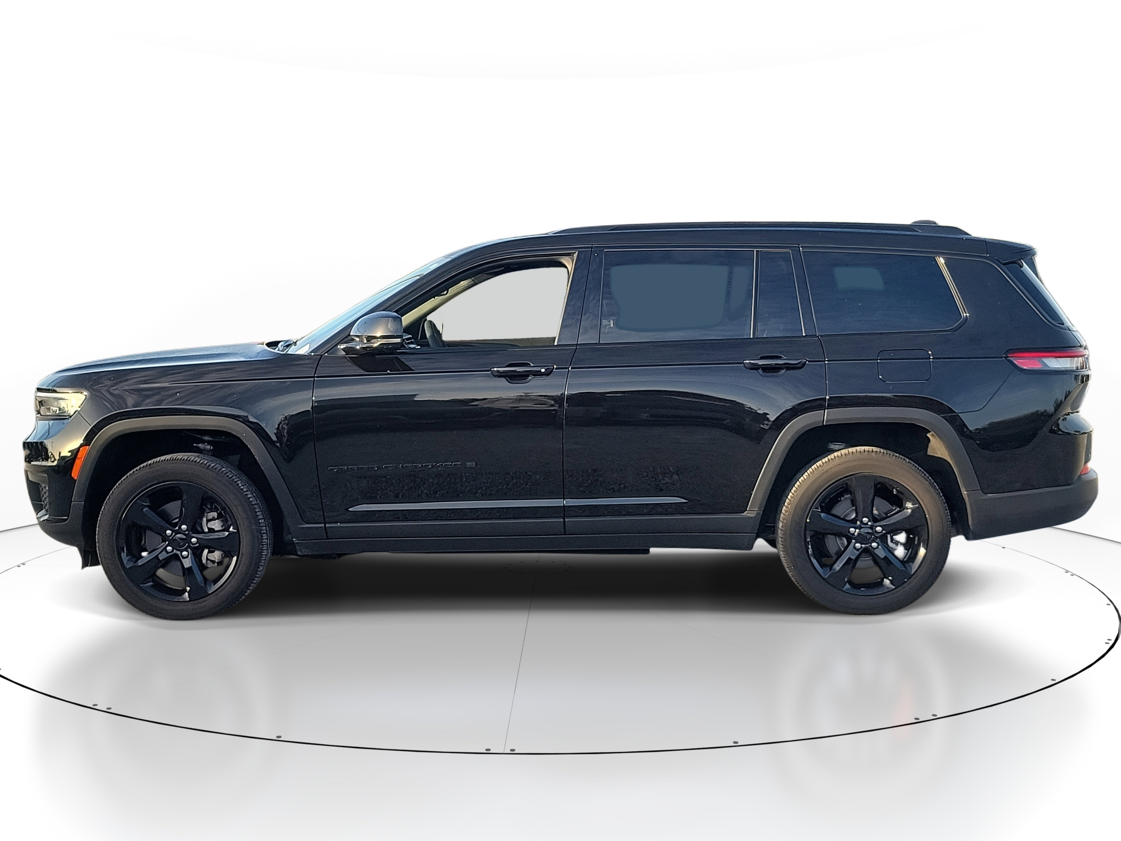 Used 2024 Jeep Grand Cherokee L Altitude image 3