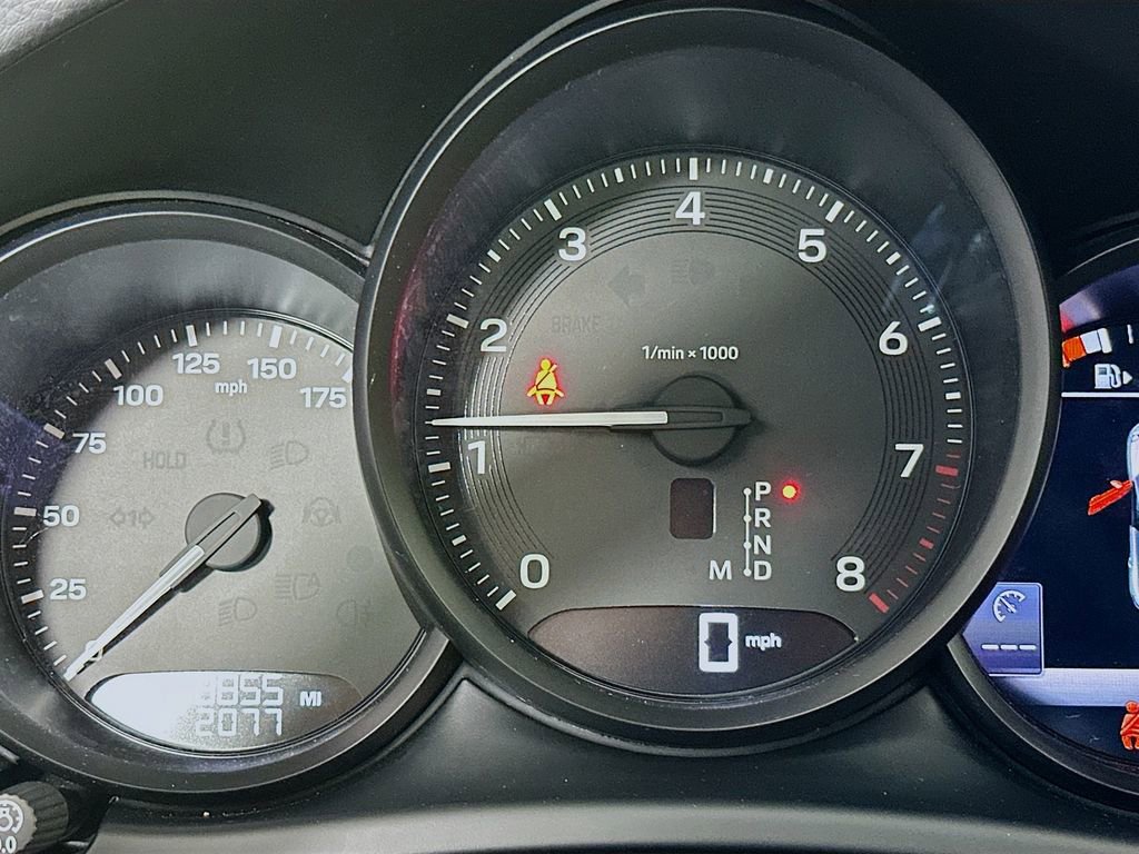 Certified 2024 Porsche Macan AWD/4WD image 13