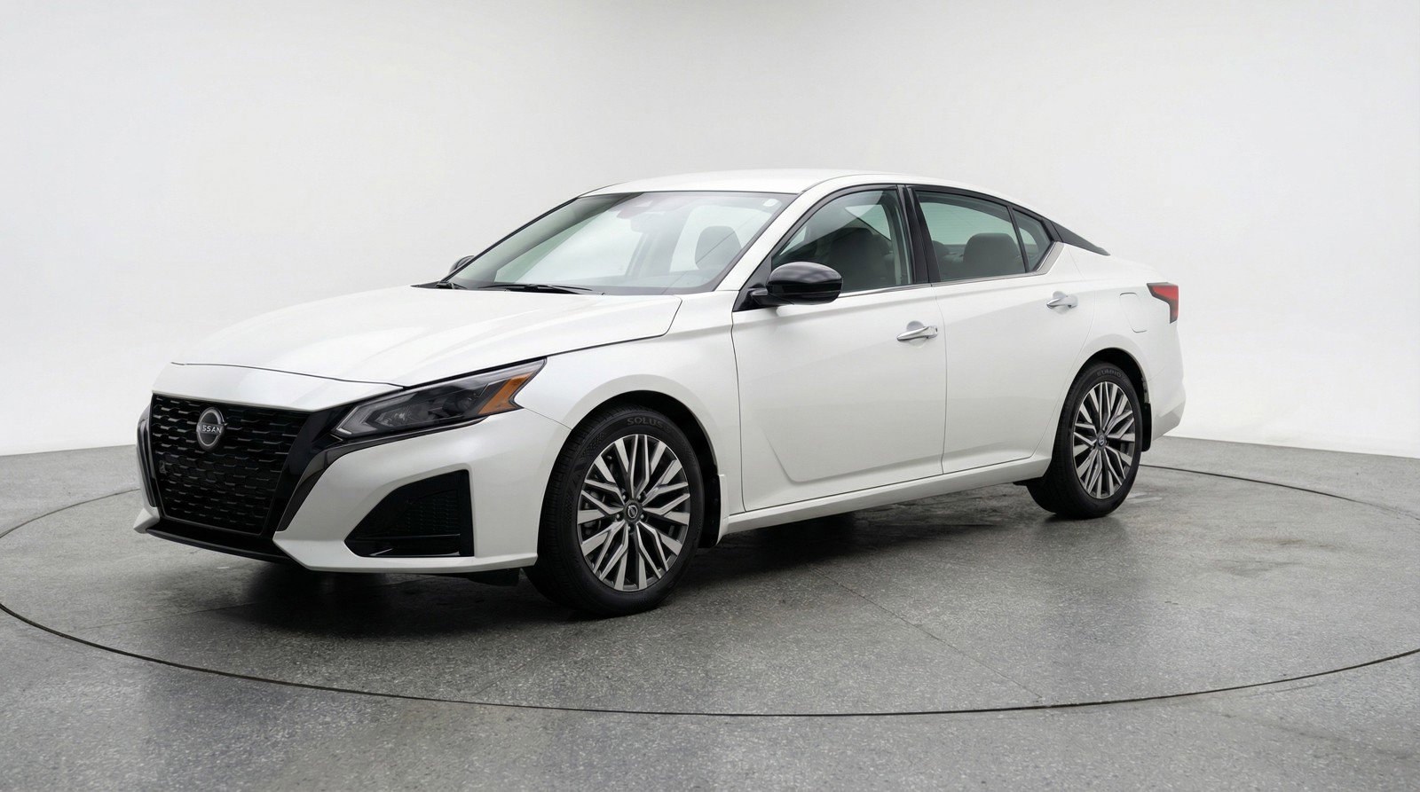 Used 2025 Nissan Altima 2.5 SV image 3