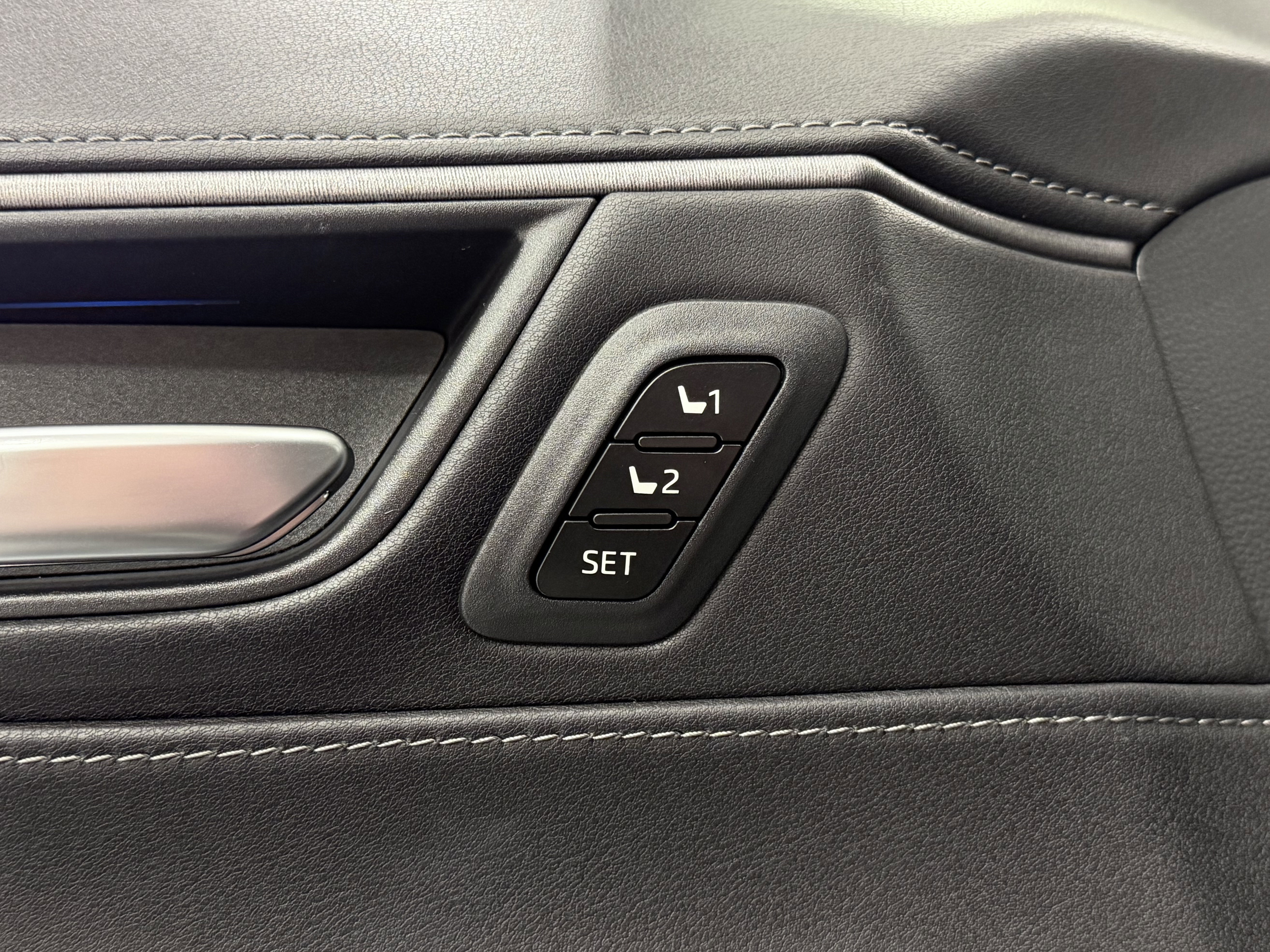 Used 2021 Toyota Venza XLE w/ Softex Package image 27