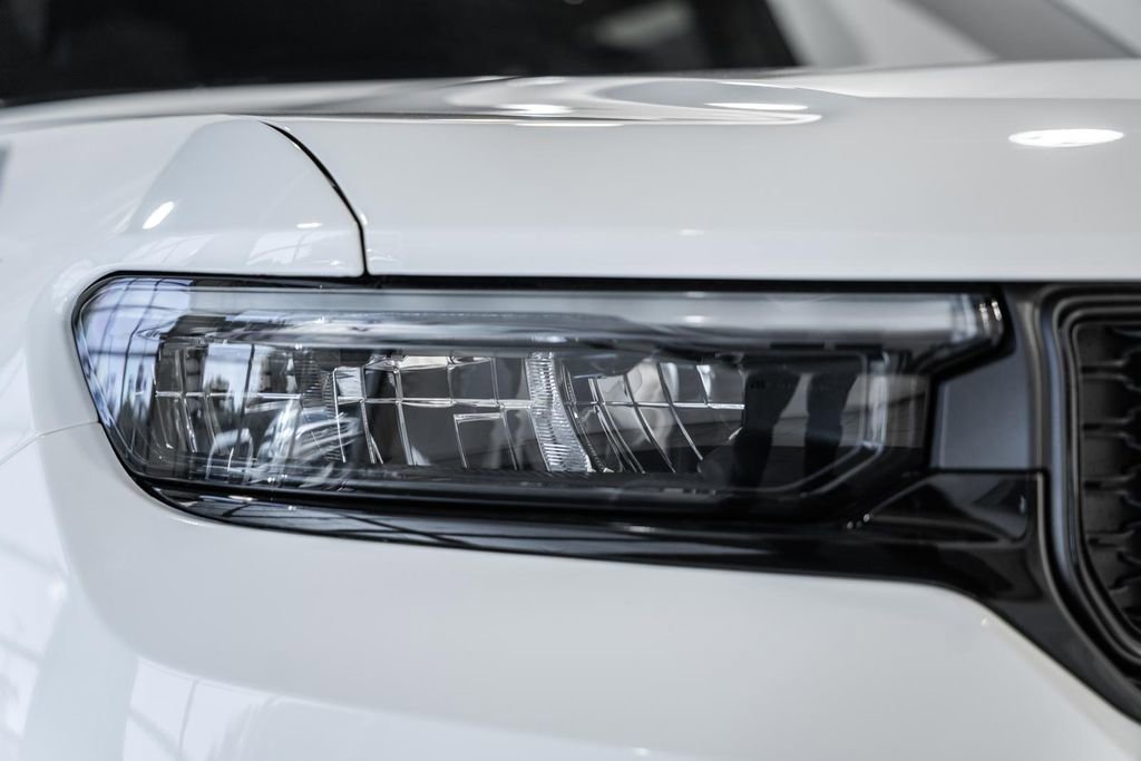 New 2025 Jeep Grand Cherokee Altitude image 12