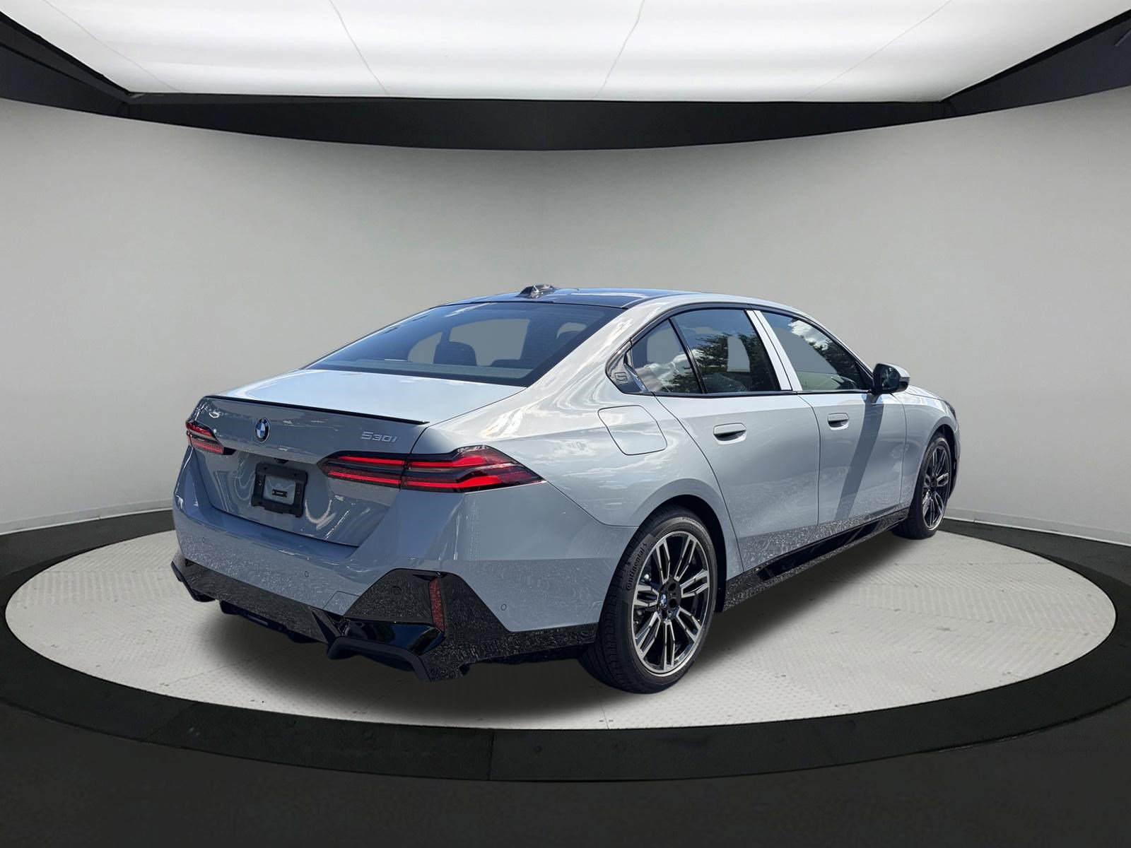 New 2027 BMW 530i xDrive w/ M Sport Package AWD/4WD image 6