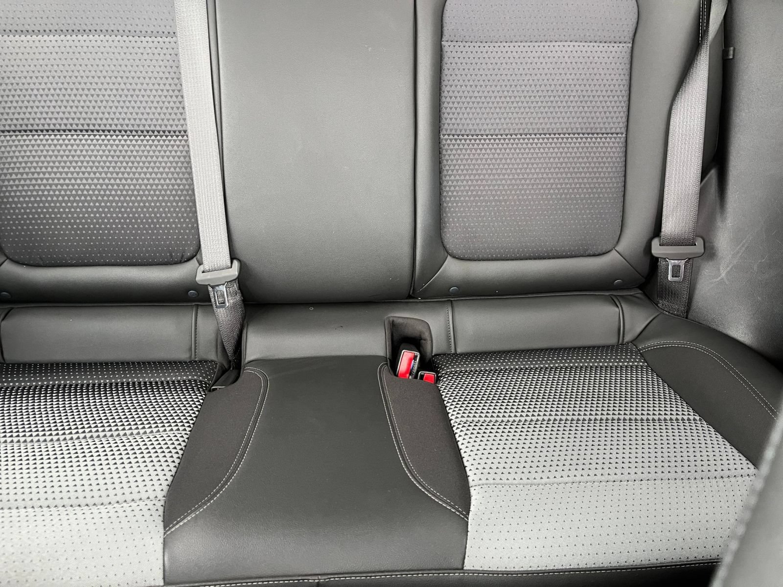Used 2025 Chevrolet Trax LT FWD image 37