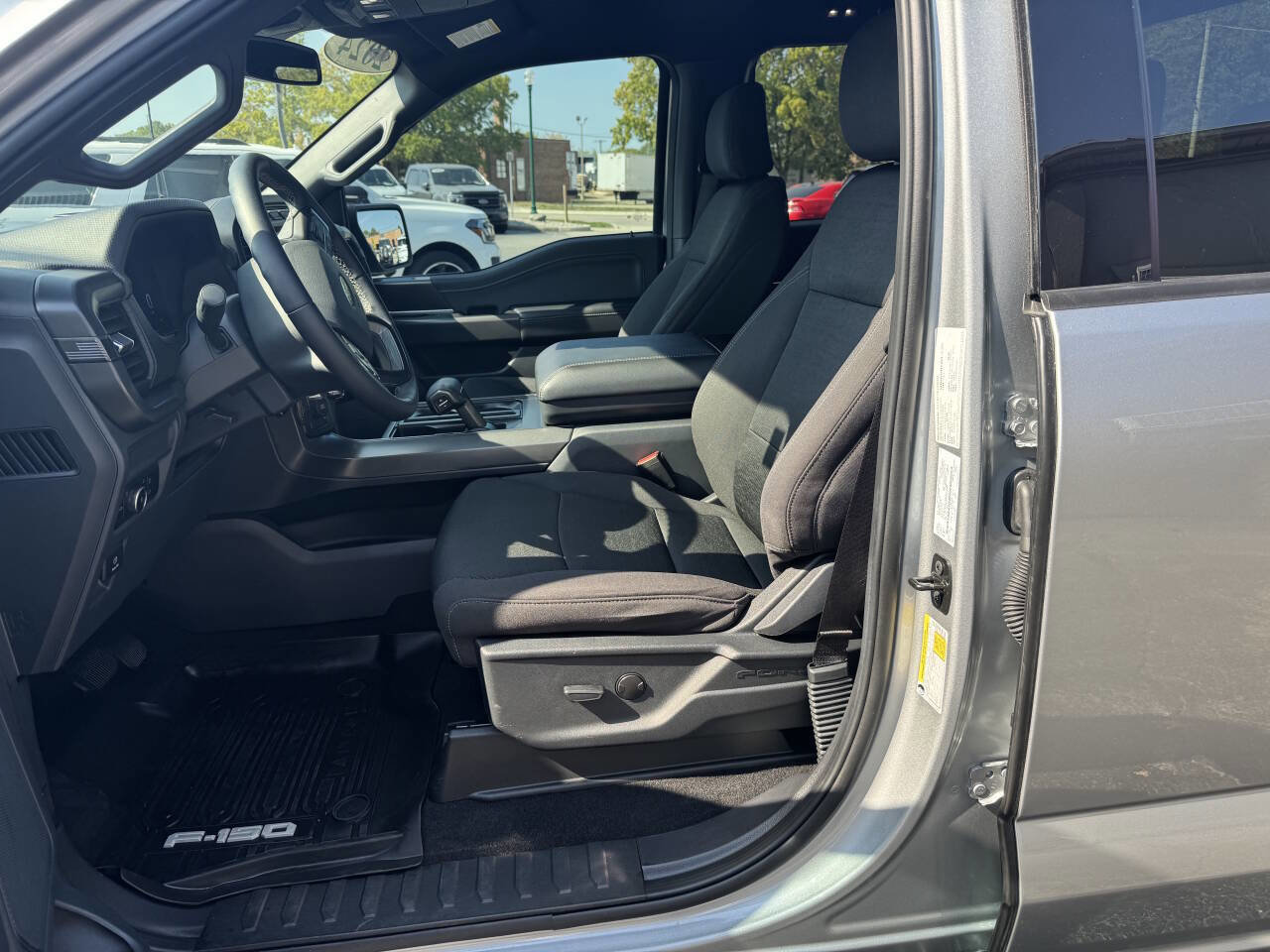 Used 2024 Ford F150 XLT w/ XLT Black Appearance Package image 7
