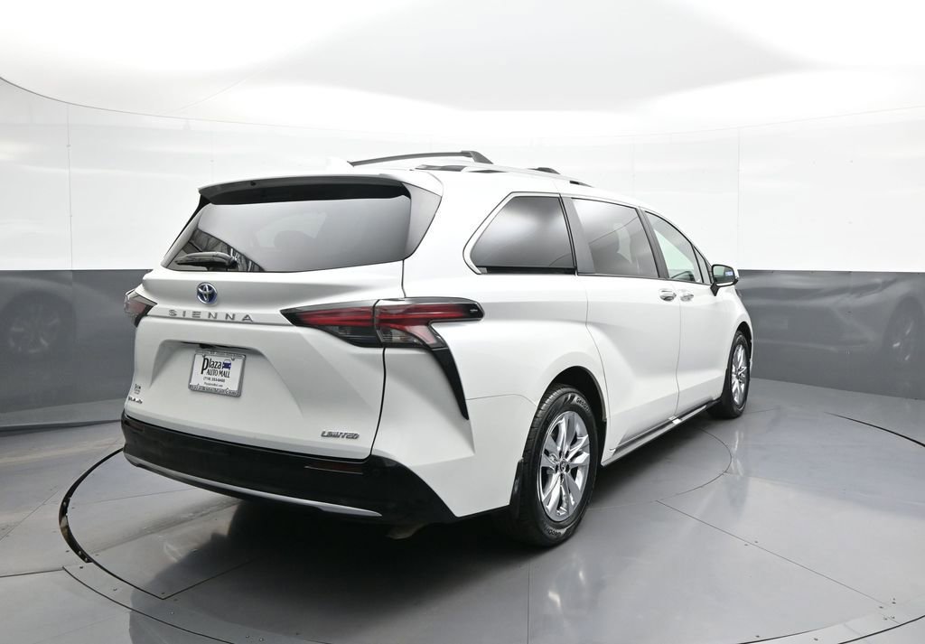 Certified 2025 Toyota Sienna Limited image 6