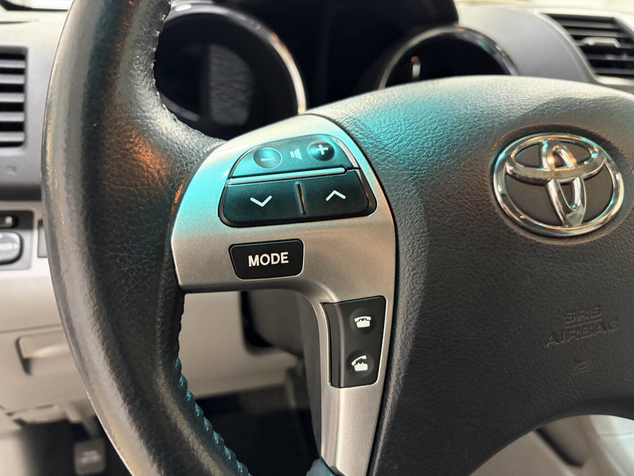 Used 2013 Toyota Highlander 4WD Hybrid image 22